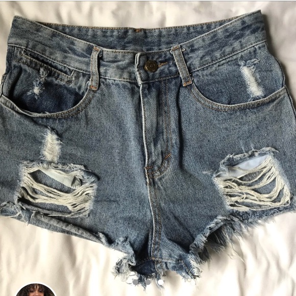 the world’s shortest shorts - Picture 3 of 3